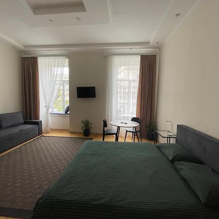 Apartment With The View Of The Opera House Lviv Ngoại thất bức ảnh