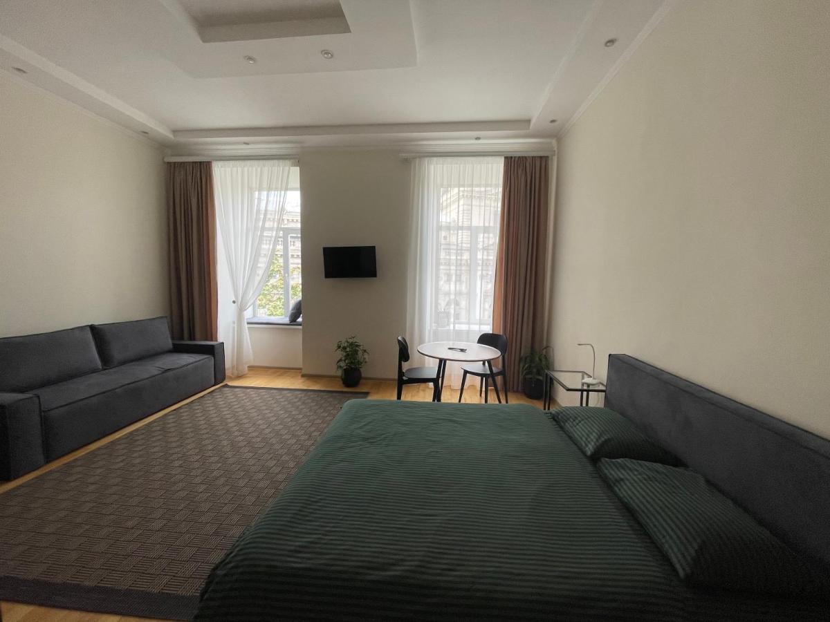Apartment With The View Of The Opera House Lviv Ngoại thất bức ảnh