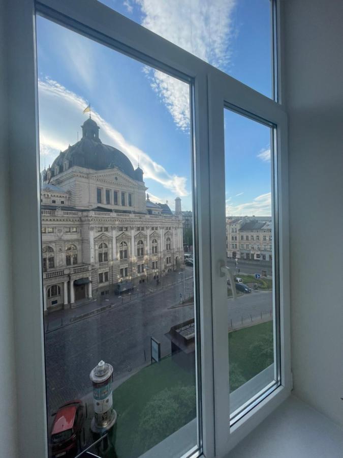 Apartment With The View Of The Opera House Lviv Ngoại thất bức ảnh